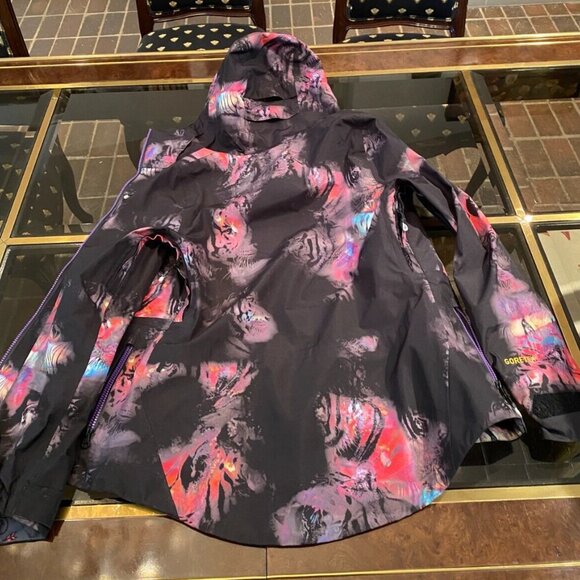 Volcom Women's Gortex Snowboard/Ski Shell Jacket - Picture 2 of 3